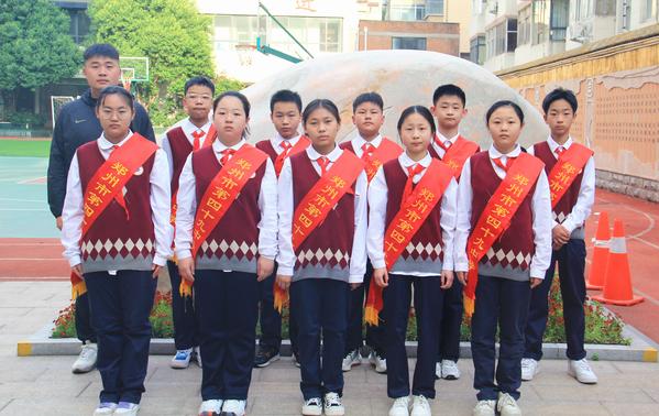 升旗 (1) 升旗 (1)